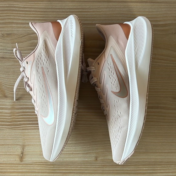 New Nike Winflo 10 Women's Road Running Shoes Size 11 - Picture 6 of 7